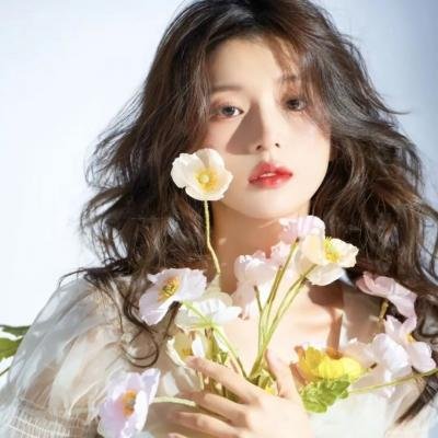 盛开的樱花林下